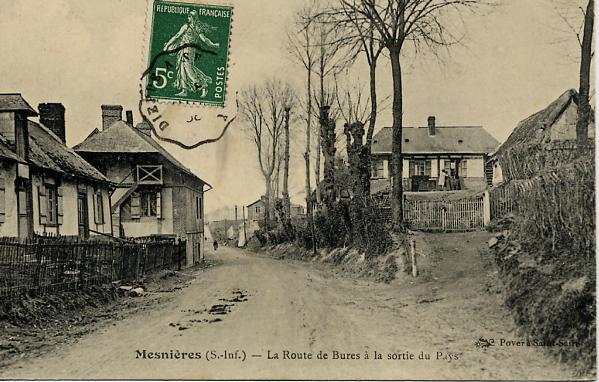 Mesnieres-en-Bray (76) - La Route de Bures à la sortie du Pays