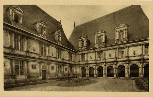 Mesnières-en-Bray (76) - Institution Saint-Joseph - La Cour d'Honneur