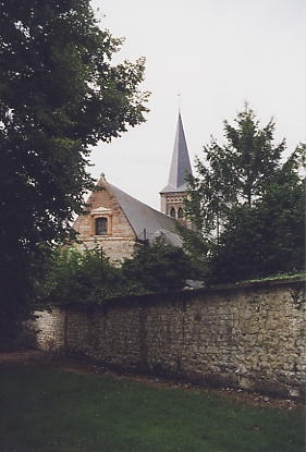 Mesnières-en-Bray, l'Eglise vue du Château
